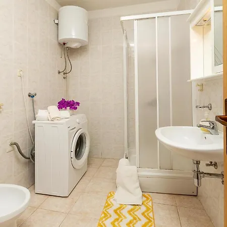 Amazing In With Kitchen Apartment