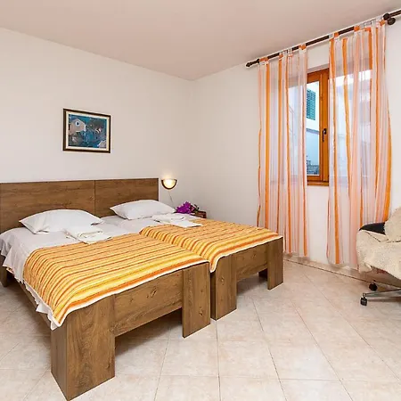 Apartman Amazing In With Kitchen Vrsar